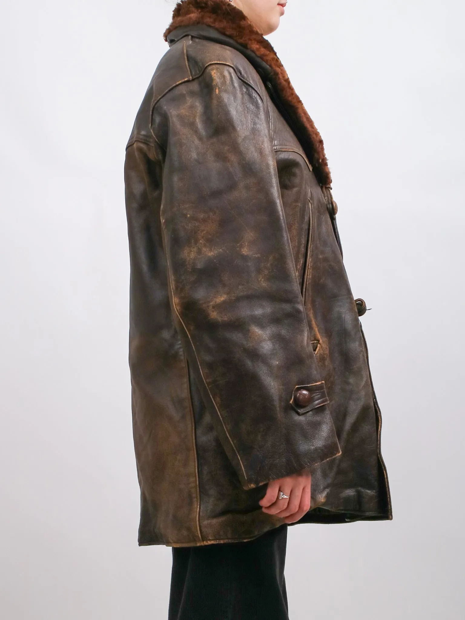 1940s french Brown cowhide car coat jacket with Shearling Lining and Fur Collar