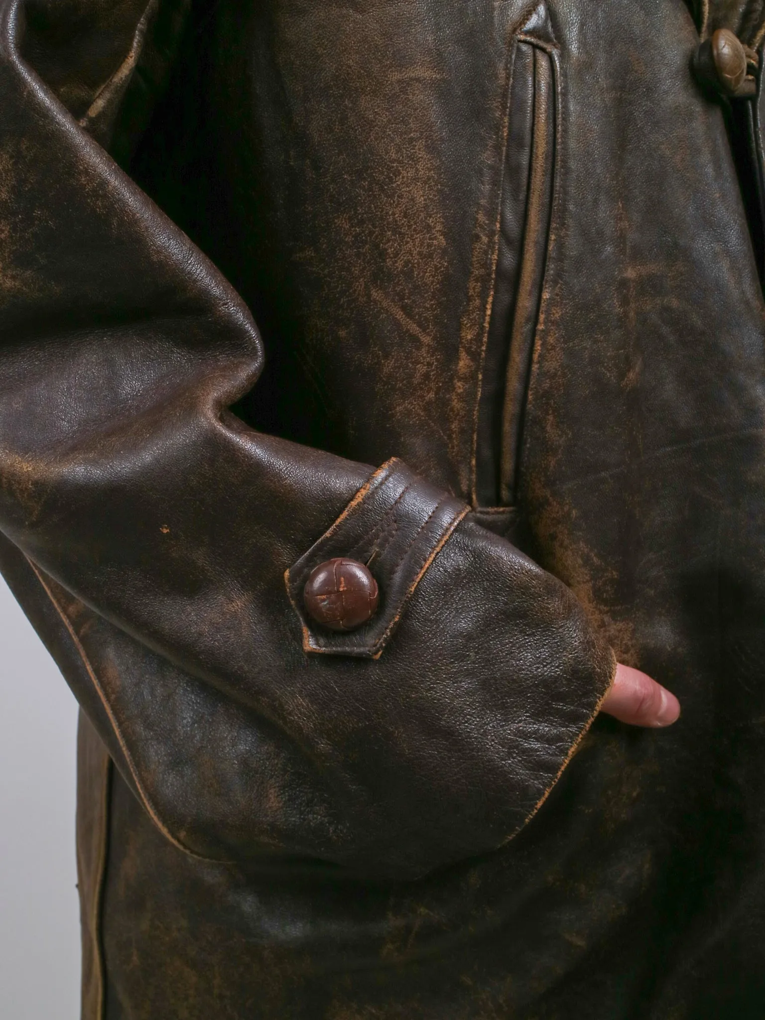 1940s french Brown cowhide car coat jacket with Shearling Lining and Fur Collar