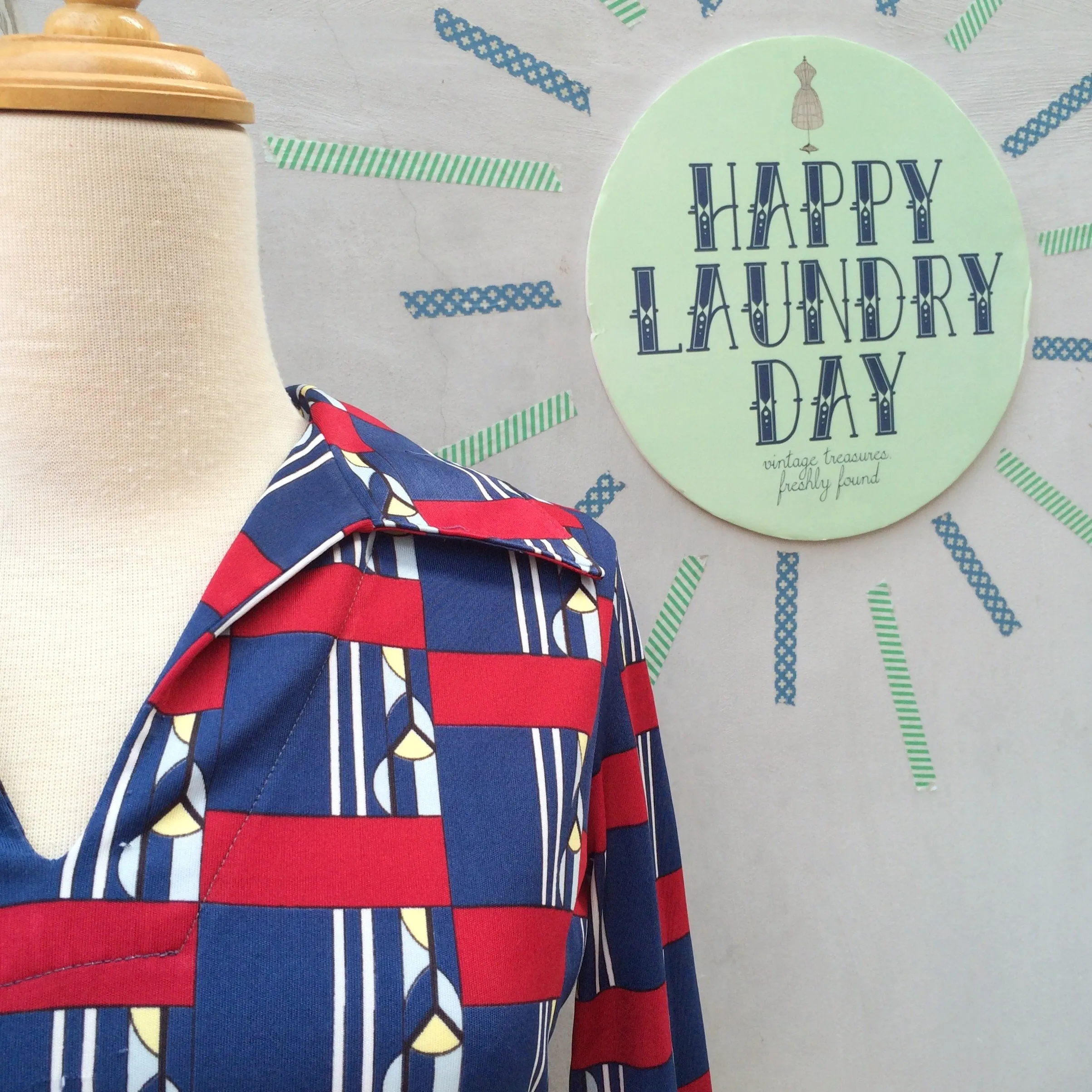 Mod Pop Mum Pops | Vintage 1960s 1970s retro Mod Pop Art deco print Pointy-collar Shirt Blouse | Trippin'!