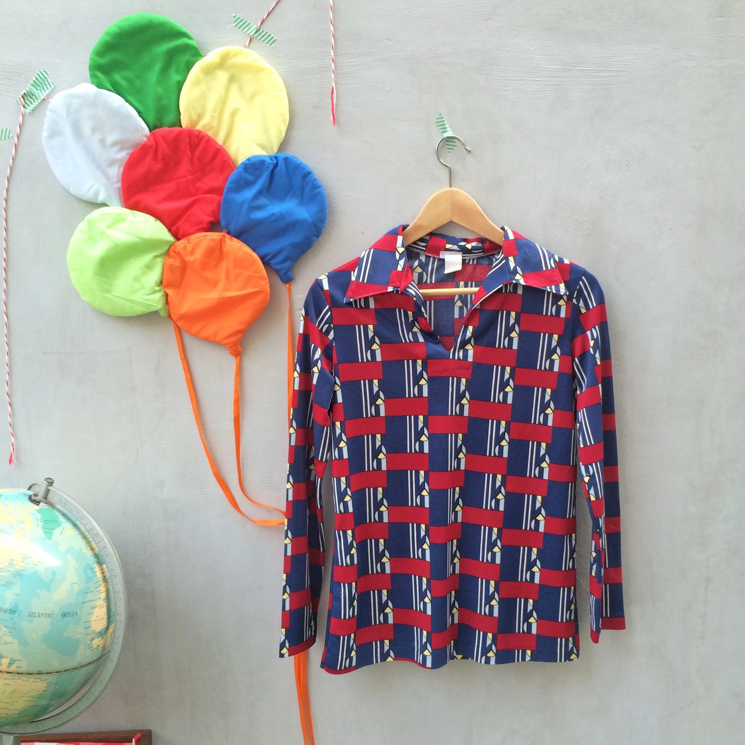 Mod Pop Mum Pops | Vintage 1960s 1970s retro Mod Pop Art deco print Pointy-collar Shirt Blouse | Trippin'!