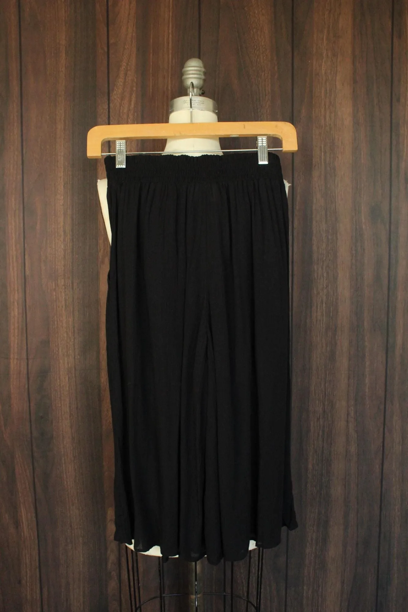 Vintage 1990s Carole Little Petites Black Knee Length Culottes with Pockets