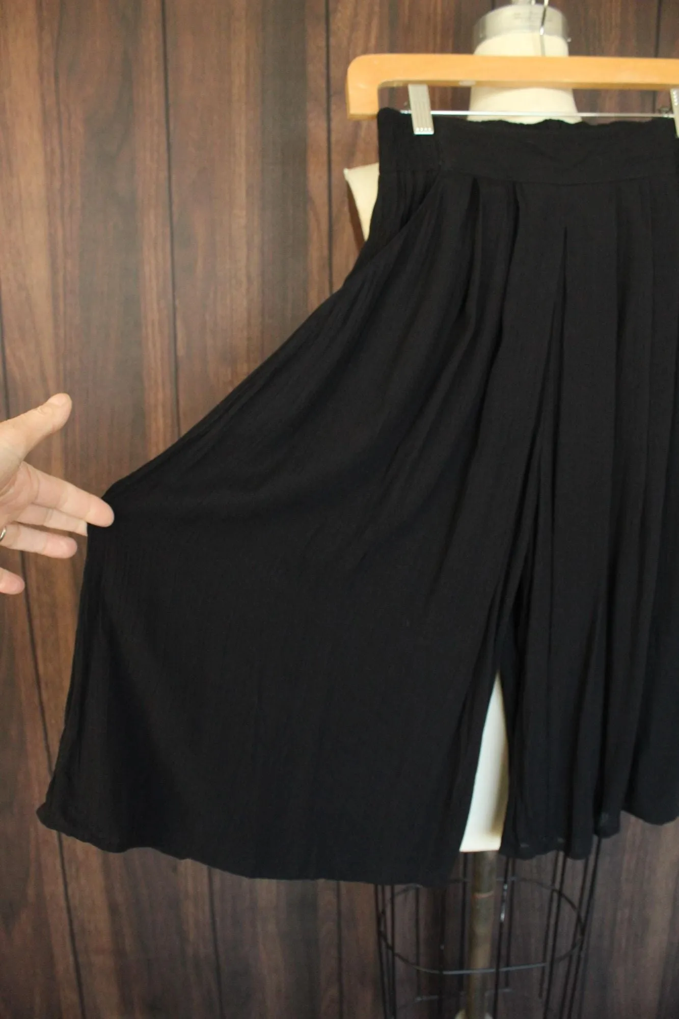 Vintage 1990s Carole Little Petites Black Knee Length Culottes with Pockets