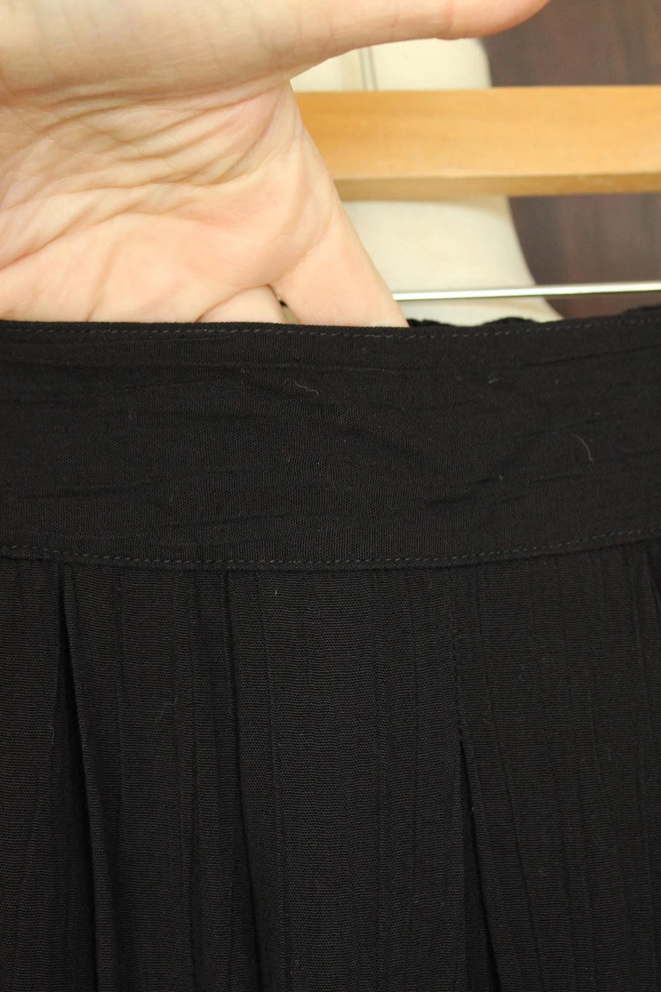 Vintage 1990s Carole Little Petites Black Knee Length Culottes with Pockets