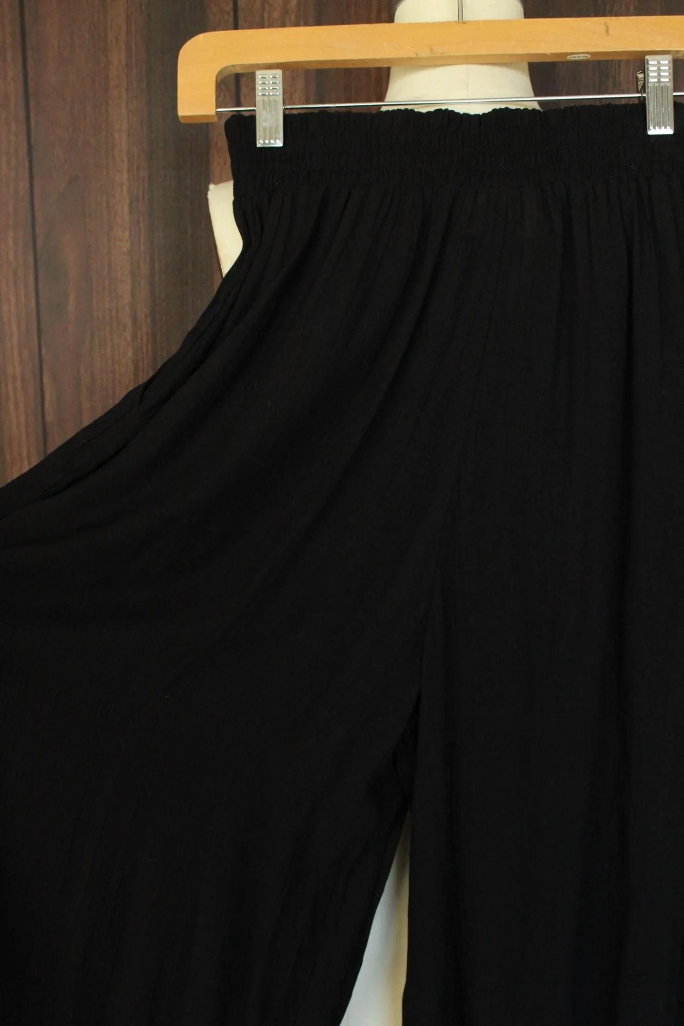 Vintage 1990s Carole Little Petites Black Knee Length Culottes with Pockets