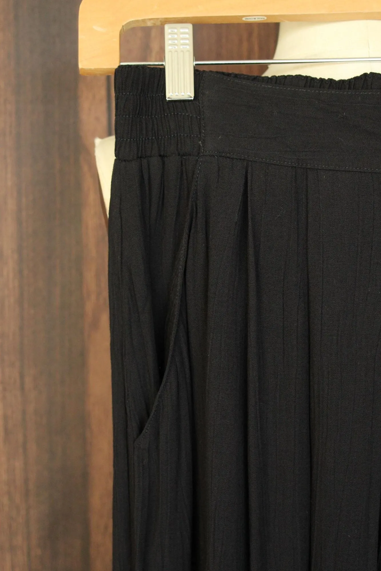 Vintage 1990s Carole Little Petites Black Knee Length Culottes with Pockets