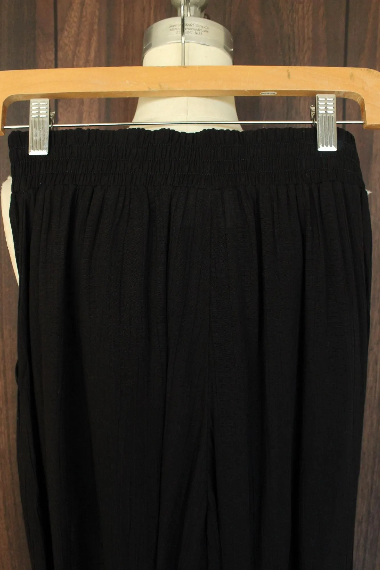 Vintage 1990s Carole Little Petites Black Knee Length Culottes with Pockets